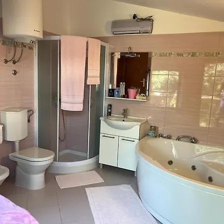 With Parking Space Stinjan, - 22993 Apartman