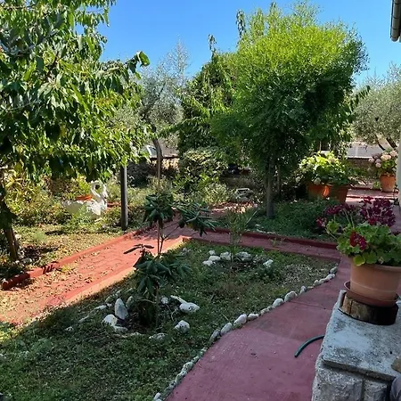 Apartman With Parking Space Stinjan, - 22993