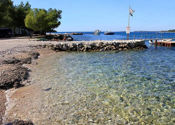 With Parking Space Stinjan, - 22993 Daire Pula