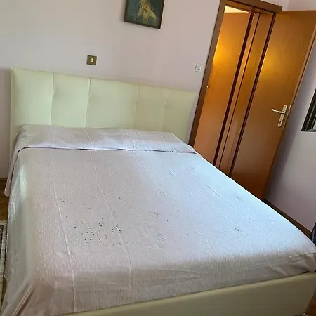 With Parking Space Stinjan, - 22993 Pula