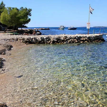 With Parking Space Stinjan, - 22993 Daire Pula