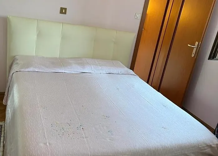 With Parking Space Stinjan, - 22993 Pula