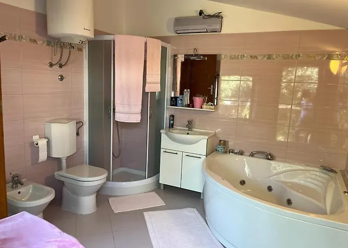 With Parking Space Stinjan, - 22993 Lägenhet